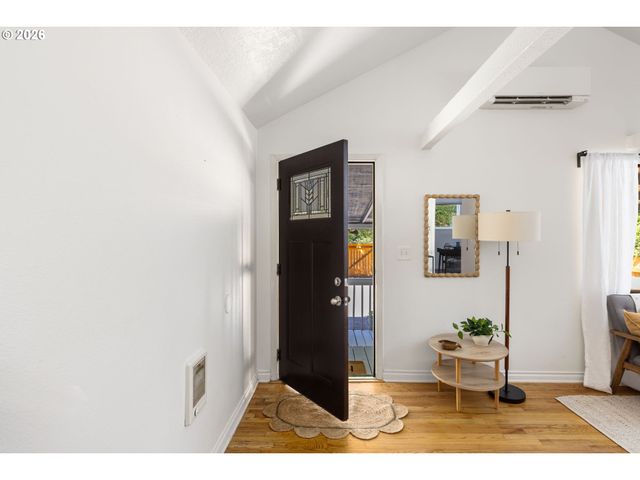 9106 Sw CAPITOL Hwy, Portland, OR 97219