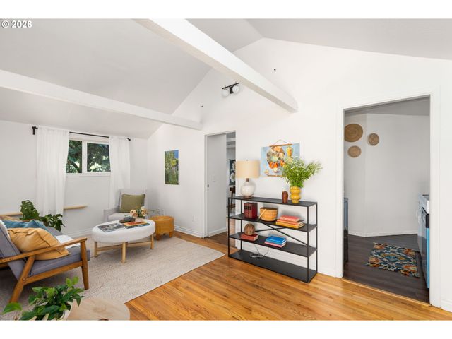9106 Sw CAPITOL Hwy, Portland, OR 97219