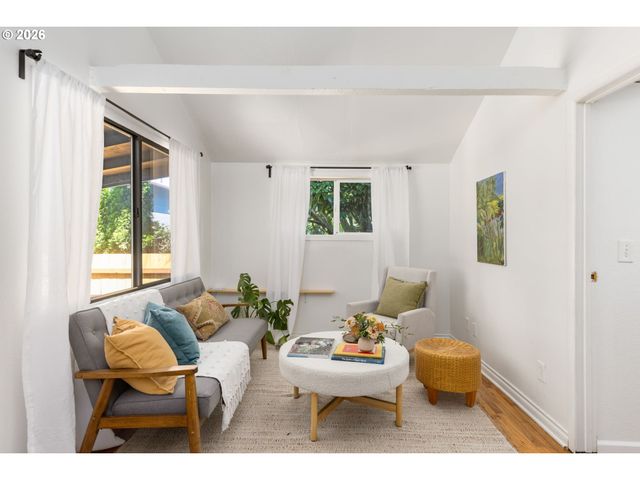 9106 Sw CAPITOL Hwy, Portland, OR 97219