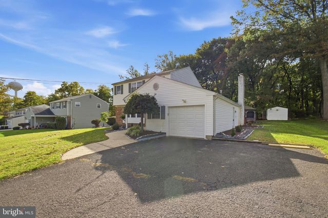 2241 BLACKHORSE DR, Warrington, PA 18976