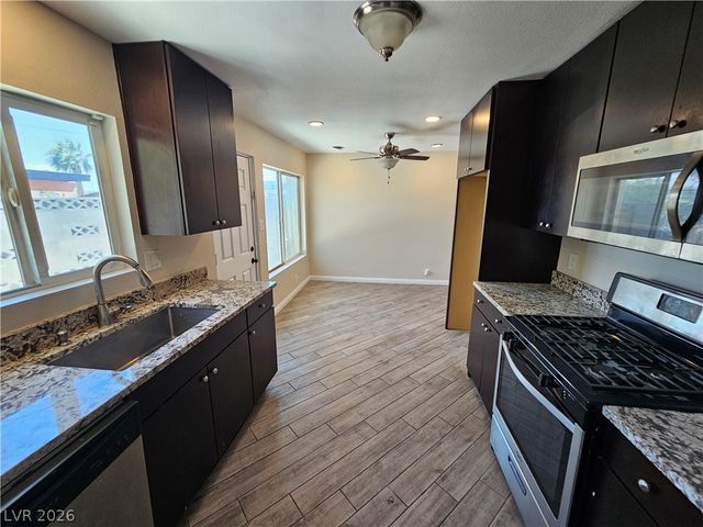 1074 King Richard Avenue, Las Vegas, NV 89119