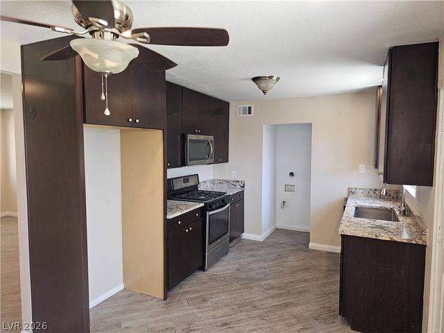 1074 King Richard Avenue, Las Vegas, NV 89119