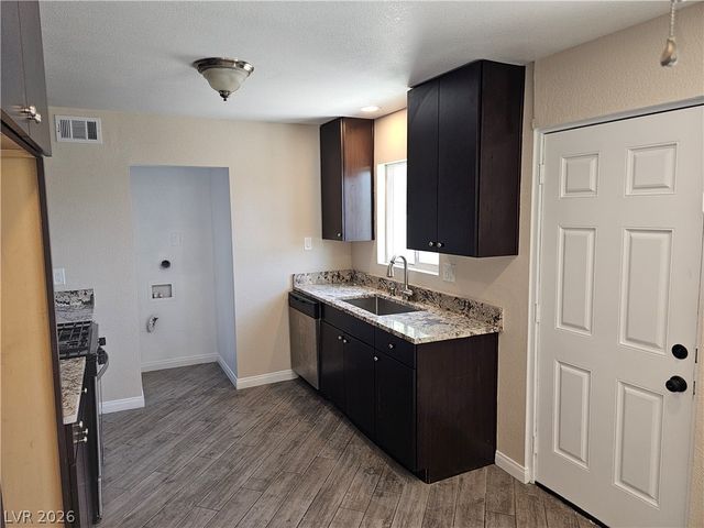 1074 King Richard Avenue, Las Vegas, NV 89119