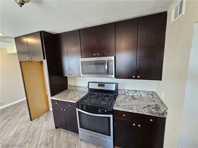 1074 King Richard Avenue, Las Vegas, NV 89119
