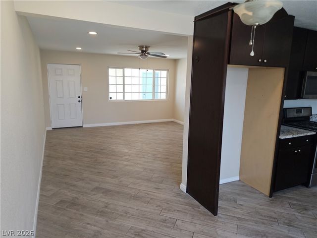 1074 King Richard Avenue, Las Vegas, NV 89119