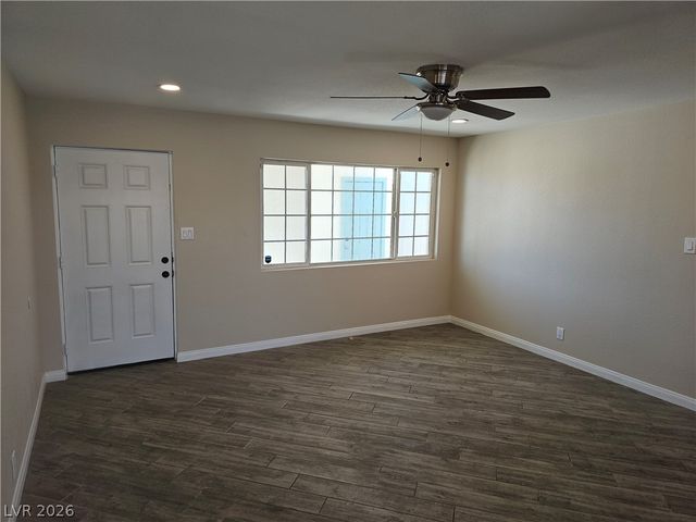 1074 King Richard Avenue, Las Vegas, NV 89119