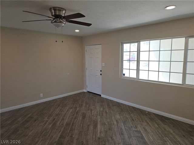1074 King Richard Avenue, Las Vegas, NV 89119