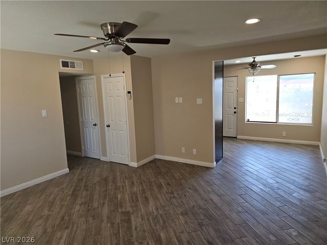 1074 King Richard Avenue, Las Vegas, NV 89119