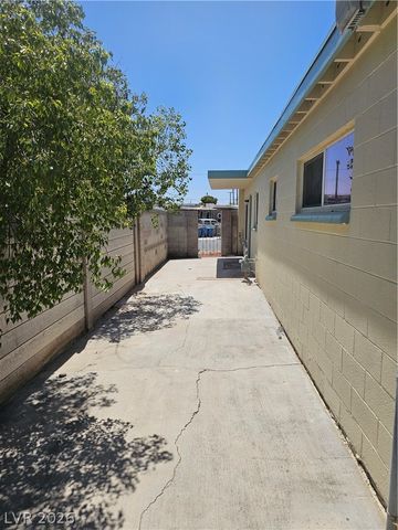 1074 King Richard Avenue, Las Vegas, NV 89119