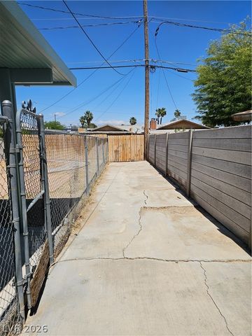 1074 King Richard Avenue, Las Vegas, NV 89119