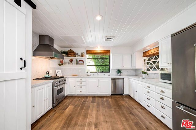9828 Easton Drive, Beverly Hills, CA 90210
