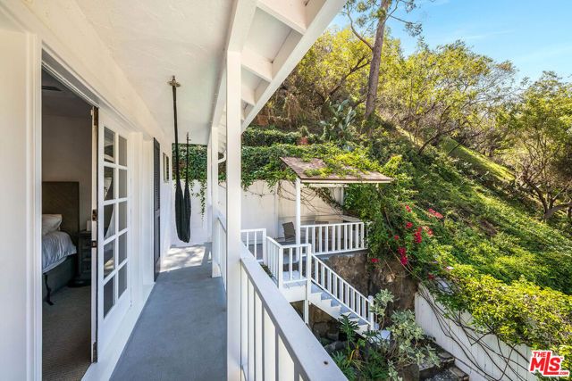 9828 Easton Drive, Beverly Hills, CA 90210