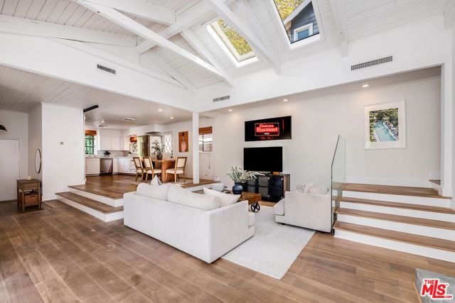 9828 Easton Drive, Beverly Hills, CA 90210
