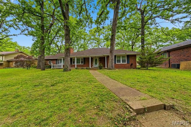 7441 Raleigh Drive, Grantwood Village, MO 63123