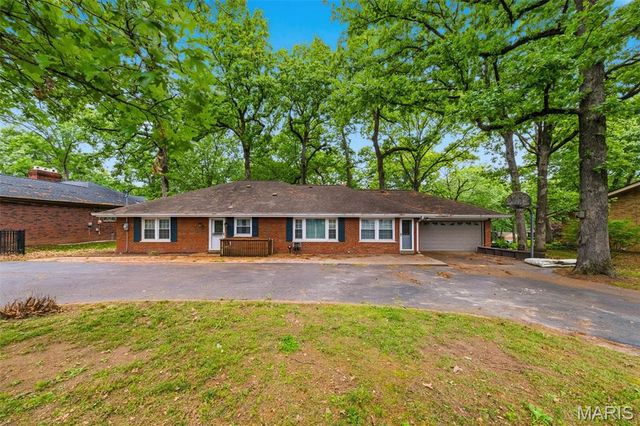 7441 Raleigh Drive, Grantwood Village, MO 63123