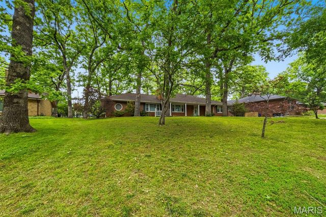 7441 Raleigh Drive, Grantwood Village, MO 63123