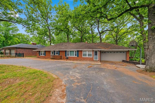 7441 Raleigh Drive, Grantwood Village, MO 63123
