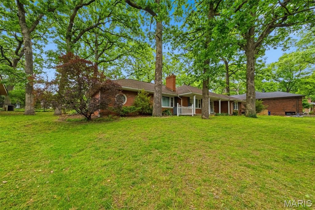 7441 Raleigh Drive, Grantwood Village, MO 63123