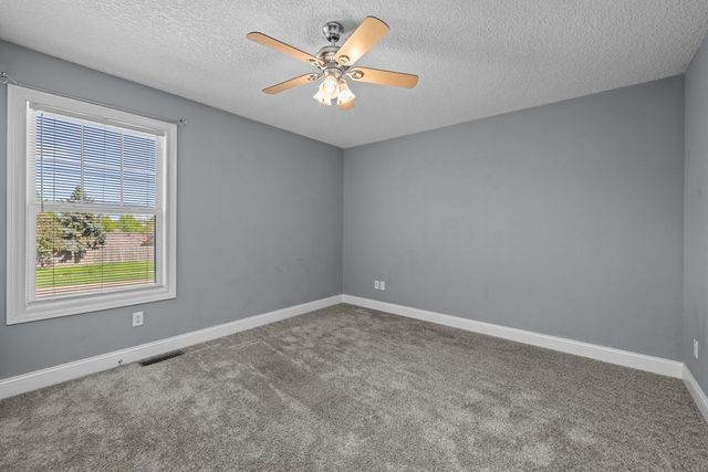5118 N Division Street, Davenport, IA 52806