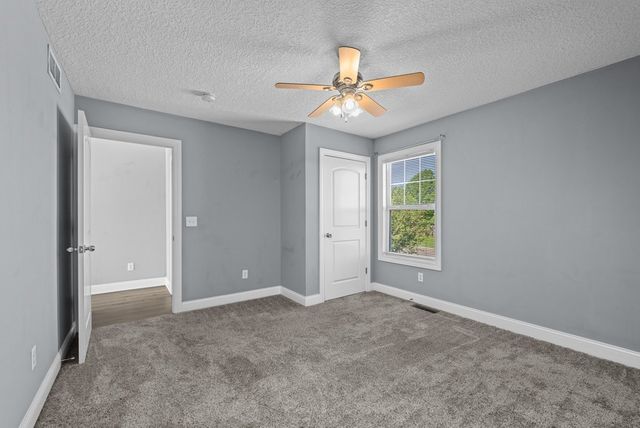 5118 N Division Street, Davenport, IA 52806