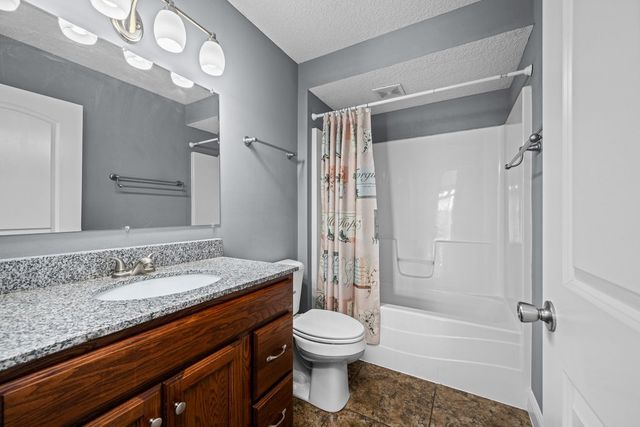 5118 N Division Street, Davenport, IA 52806