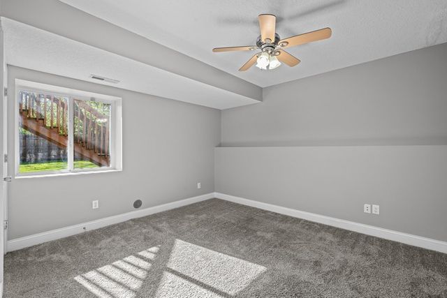 5118 N Division Street, Davenport, IA 52806