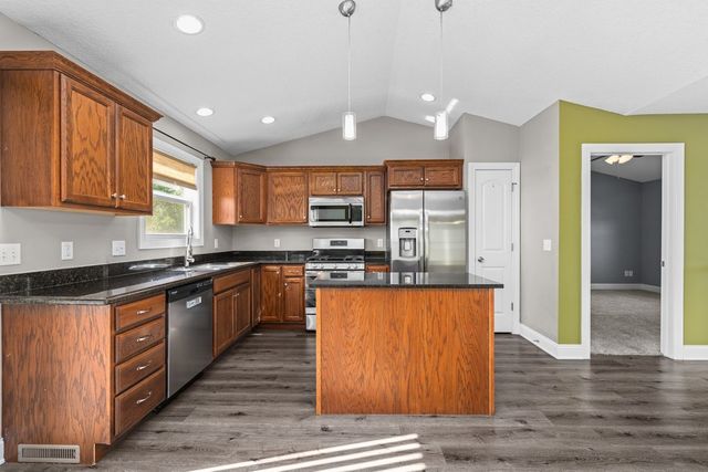 5118 N Division Street, Davenport, IA 52806