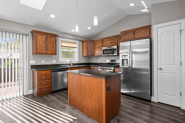 5118 N Division Street, Davenport, IA 52806