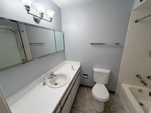 5527 E Lake Drive C, Lisle, IL 60532