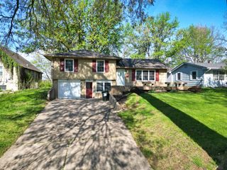 302 PARK RD, Fayette, MO 65248