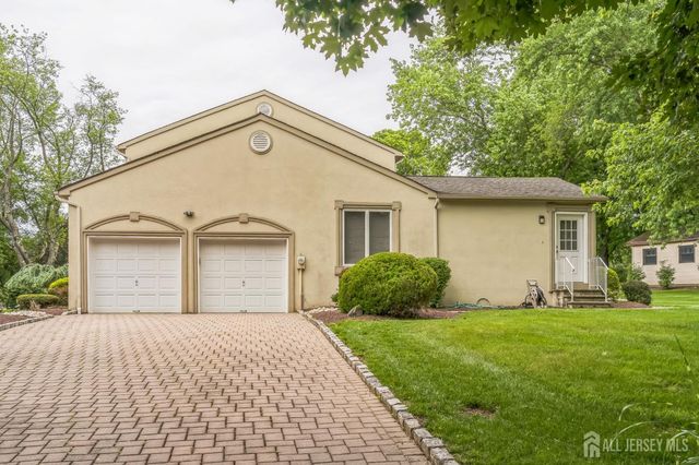 14 GREENSVIEW Drive, Scotch Plains, NJ 07076