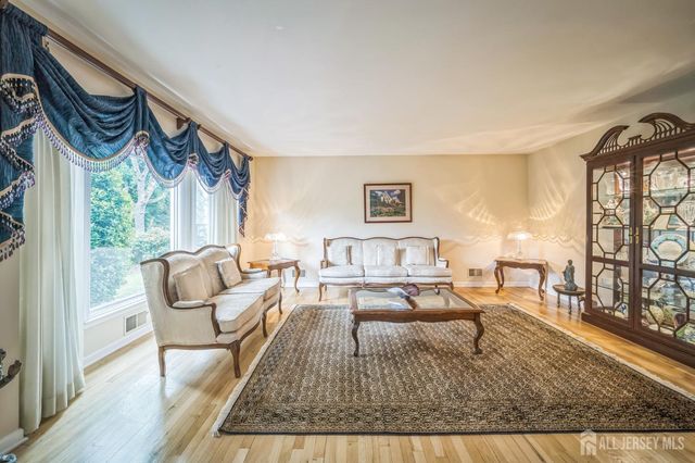 14 GREENSVIEW Drive, Scotch Plains, NJ 07076