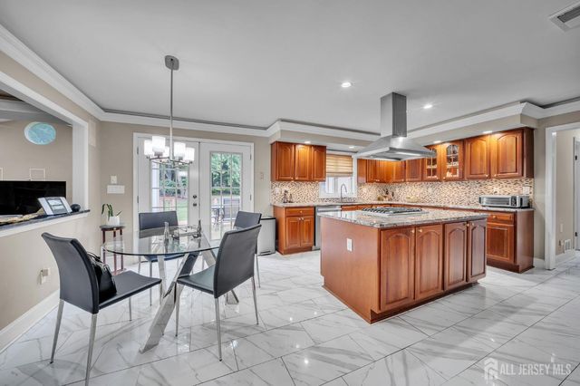 14 GREENSVIEW Drive, Scotch Plains, NJ 07076