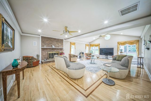 14 GREENSVIEW Drive, Scotch Plains, NJ 07076