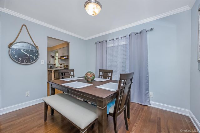 21 Bruce Lane, Farmingdale, NY 11735