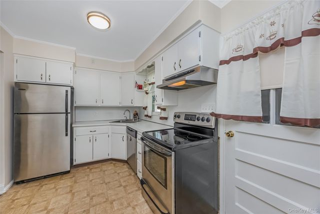 21 Bruce Lane, Farmingdale, NY 11735