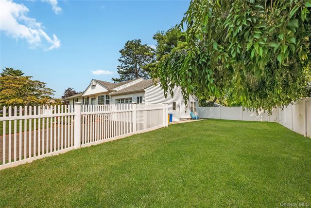 21 Bruce Lane, Farmingdale, NY 11735