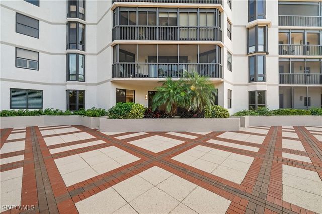 6075 Pelican Bay BLVD 104, Naples, FL 34108
