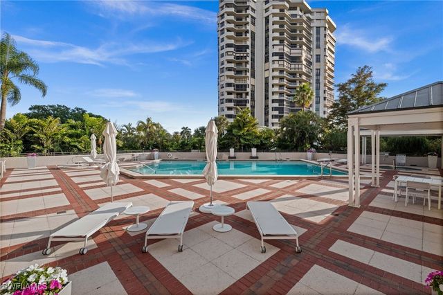 6075 Pelican Bay BLVD 104, Naples, FL 34108