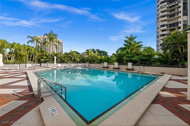 6075 Pelican Bay BLVD 104, Naples, FL 34108