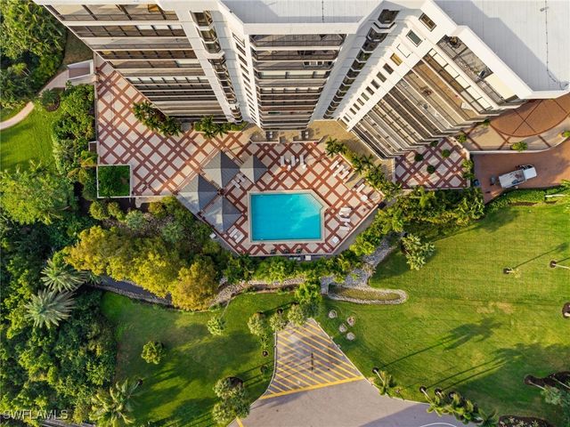 6075 Pelican Bay BLVD 104, Naples, FL 34108