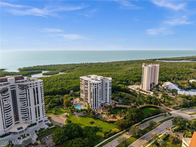 6075 Pelican Bay BLVD 104, Naples, FL 34108