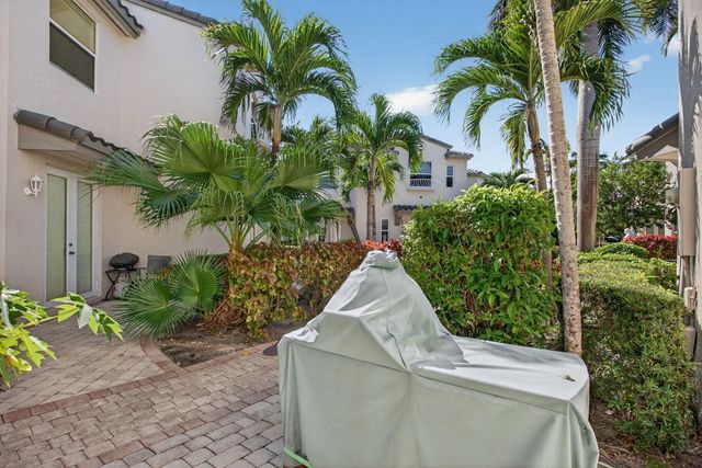 1900 Oceanwalk Ln Apt 138, Pompano Beach, FL 33062