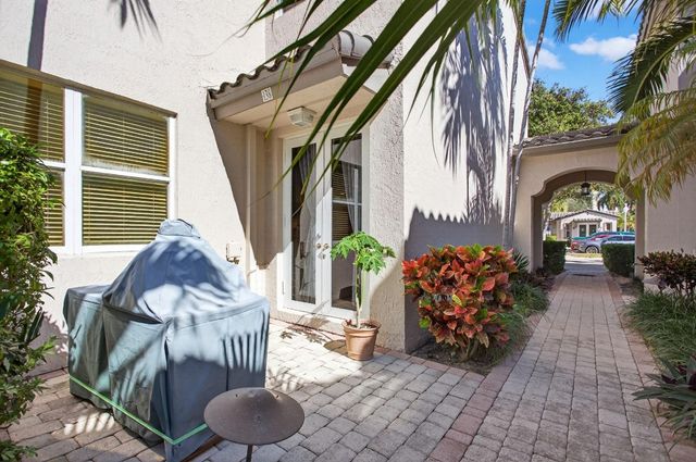 1900 Oceanwalk Ln Apt 138, Pompano Beach, FL 33062