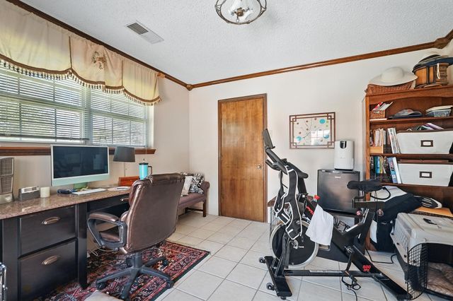 233 Country Place S, Abilene, TX 79606