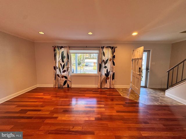 4303 MARKWOOD LN, Fairfax, VA 22033