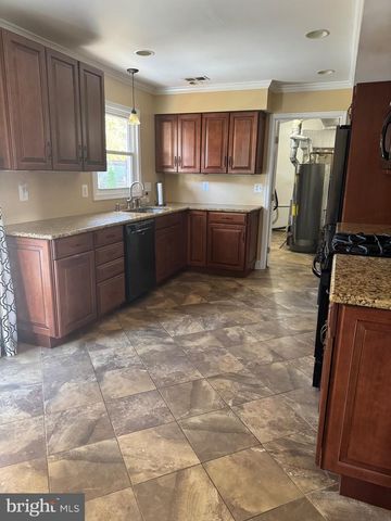 4303 MARKWOOD LN, Fairfax, VA 22033