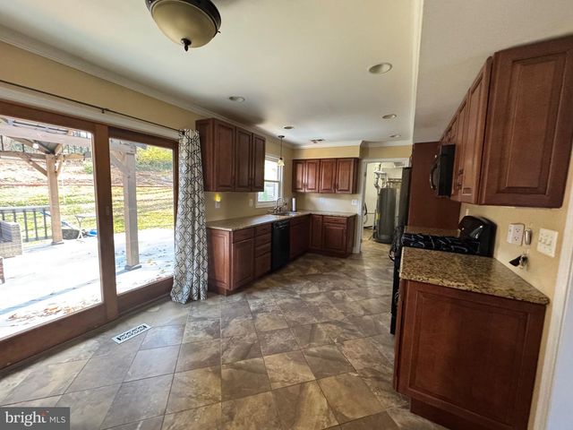 4303 MARKWOOD LN, Fairfax, VA 22033