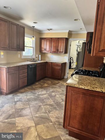 4303 MARKWOOD LN, Fairfax, VA 22033