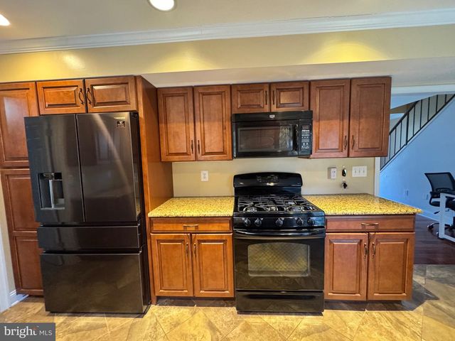 4303 MARKWOOD LN, Fairfax, VA 22033